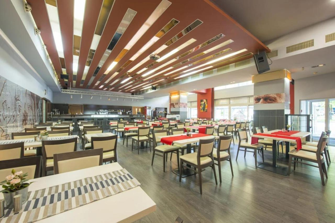 Hotel Spolcentrum Svit Εξωτερικό φωτογραφία