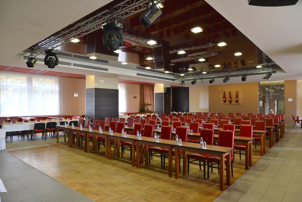 Hotel Spolcentrum Svit Εξωτερικό φωτογραφία